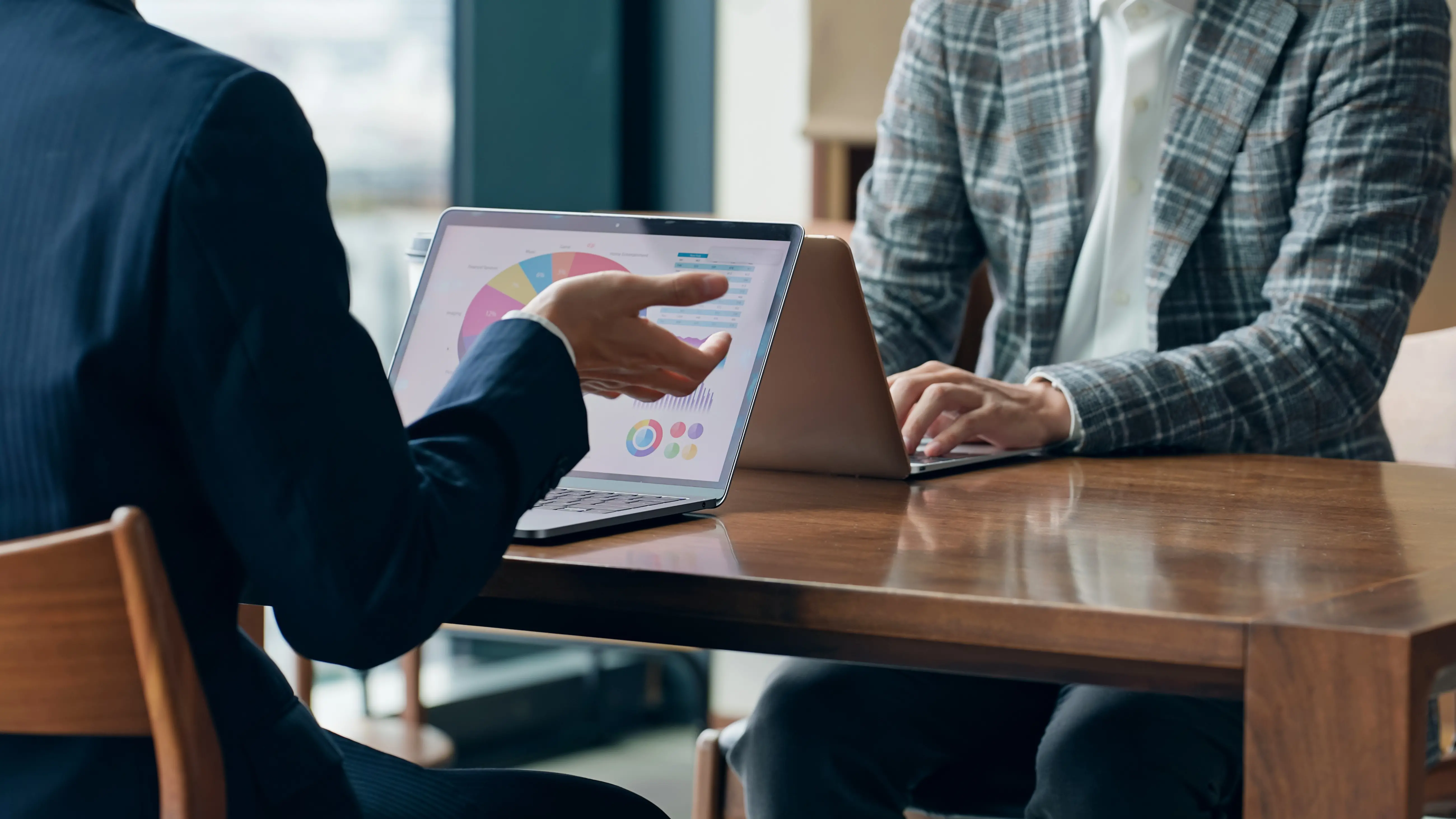 税理士による税務相談の様子